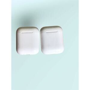 Apple AirPod charging case with Earbuds Working Condition Missing parts See desc